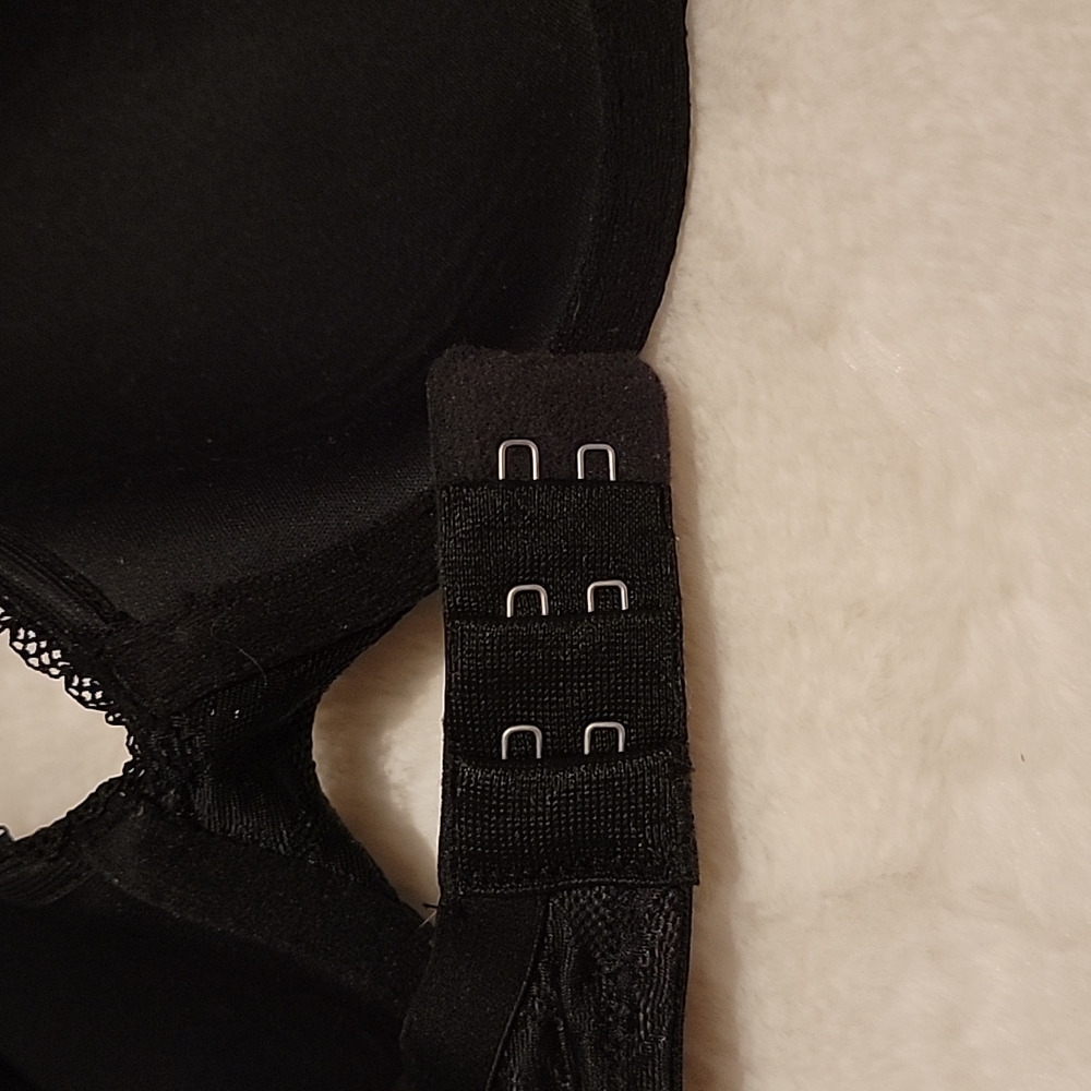 Victoria's Secret Body By Victoria Lace Bra - Picture 7 of 9